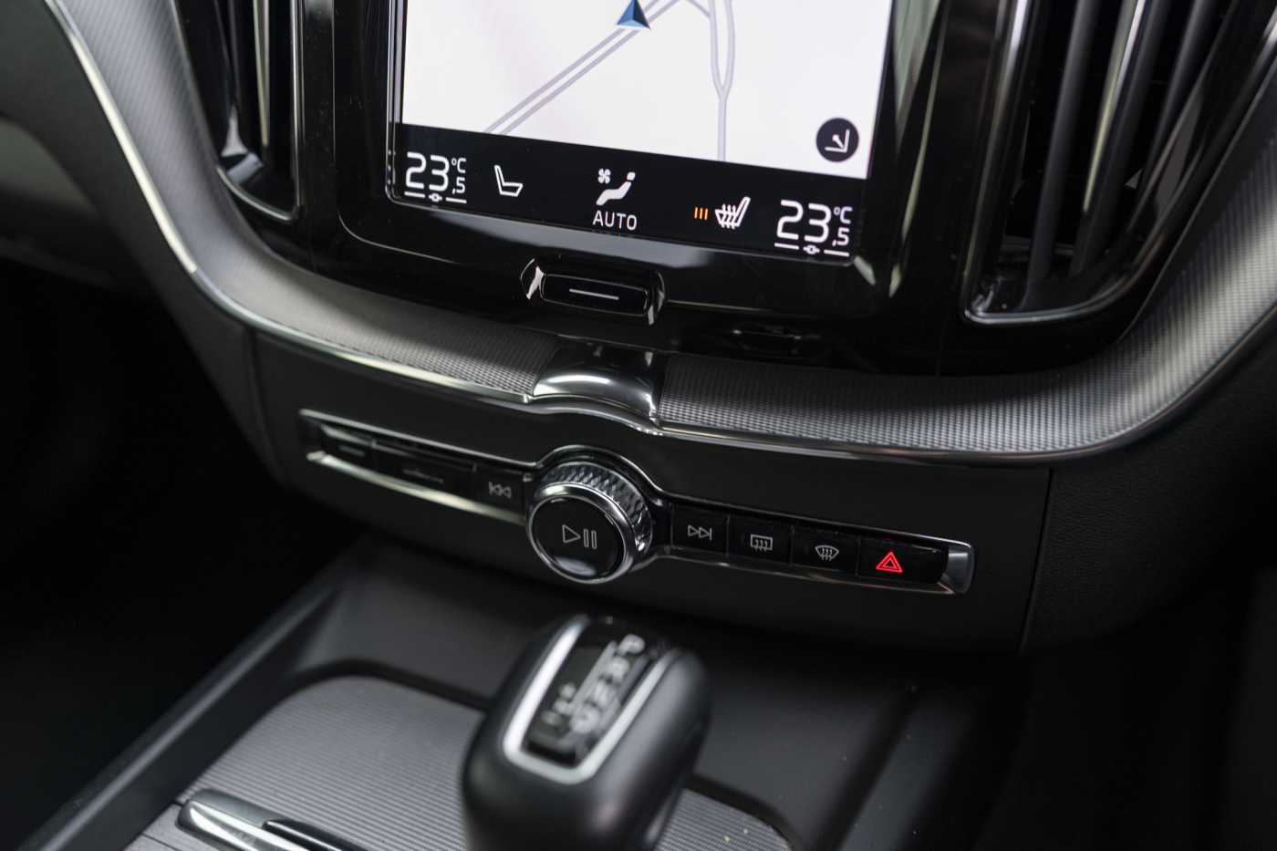 Volvo  XC60 T6 R-Design AWD