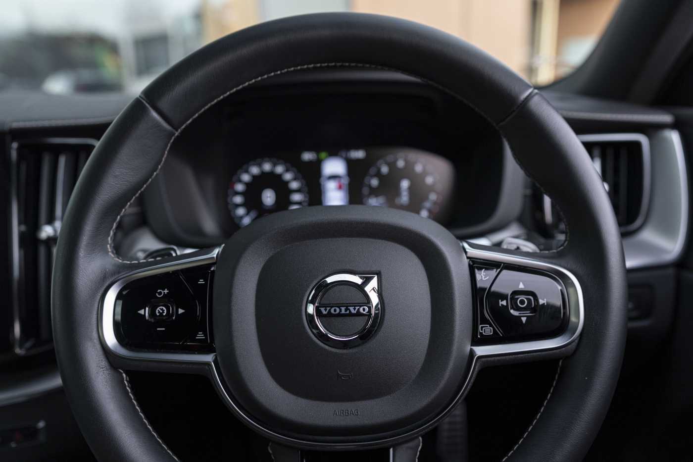 Volvo  XC60 T6 R-Design AWD