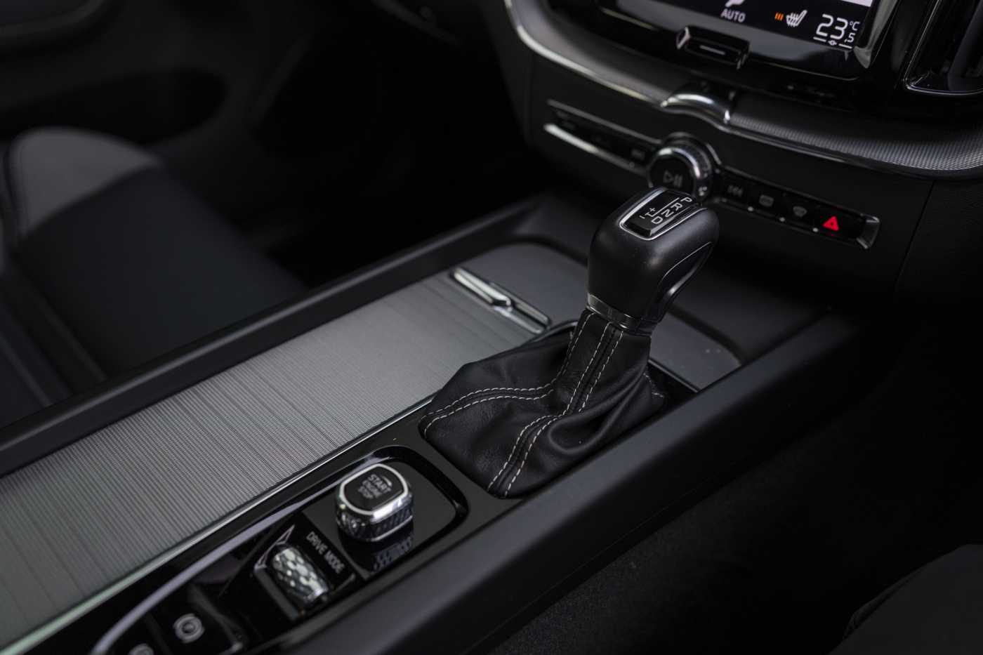 Volvo  XC60 T6 R-Design AWD