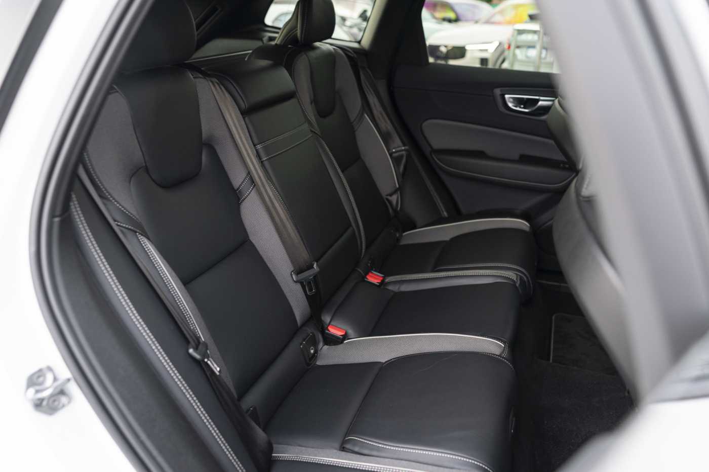 Volvo  XC60 T6 R-Design AWD