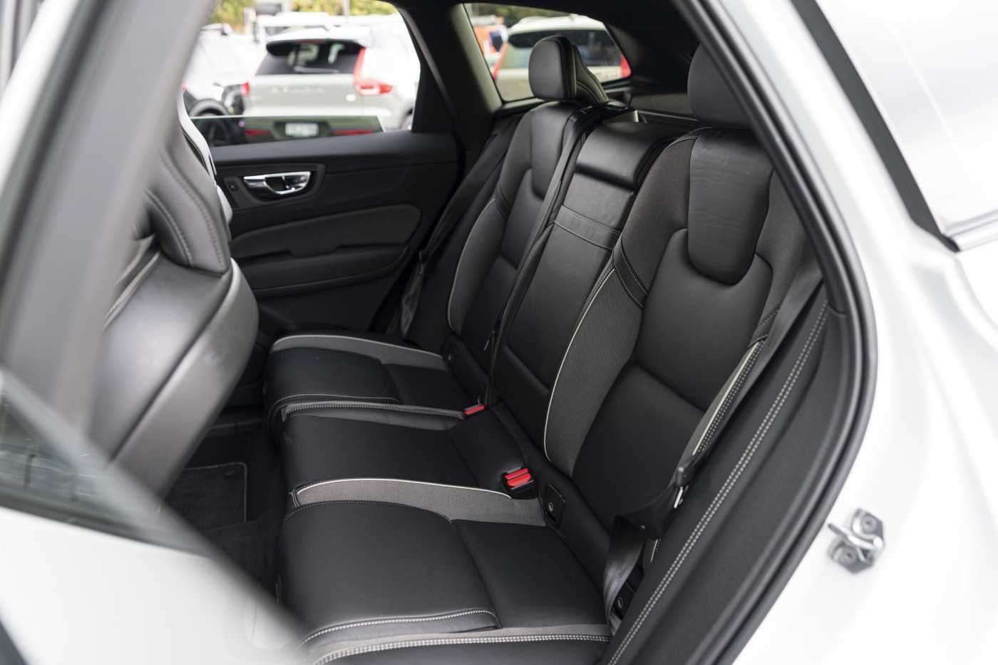 Volvo  XC60 T6 R-Design AWD
