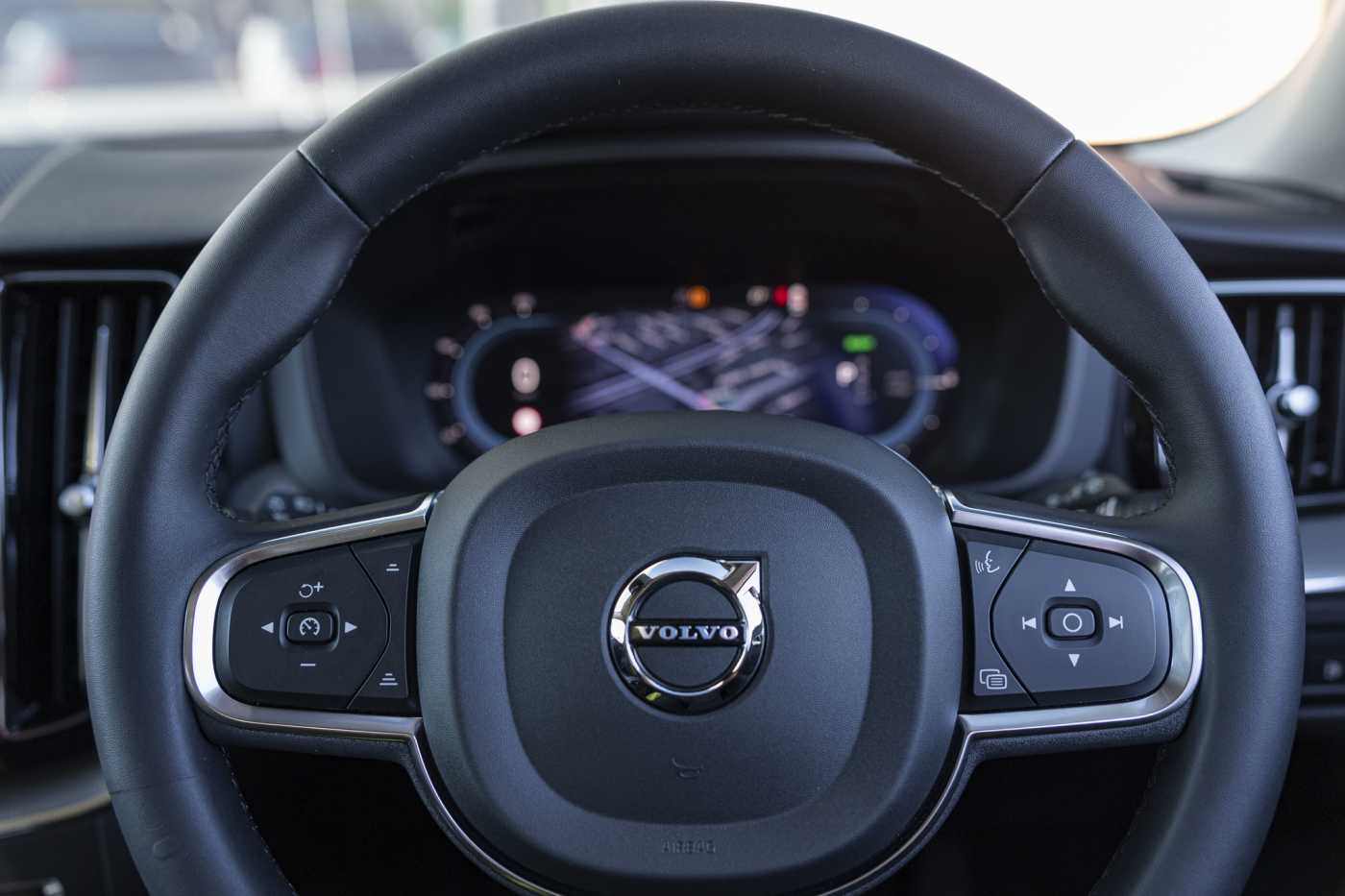 Volvo  XC60 Recharge Plus, T8 AWD Plug-in hybrid, Electric/Petrol, Dark