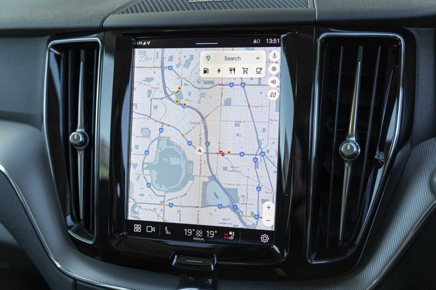 Volvo  XC60 Recharge Plus, T8 AWD Plug-in hybrid, Electric/Petrol, Dark