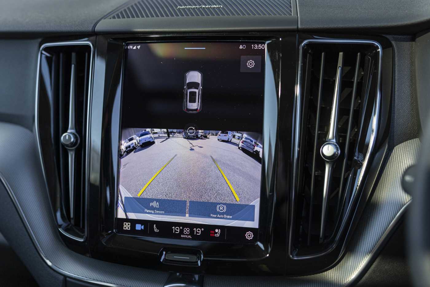 Volvo  XC60 Recharge Plus, T8 AWD Plug-in hybrid, Electric/Petrol, Dark