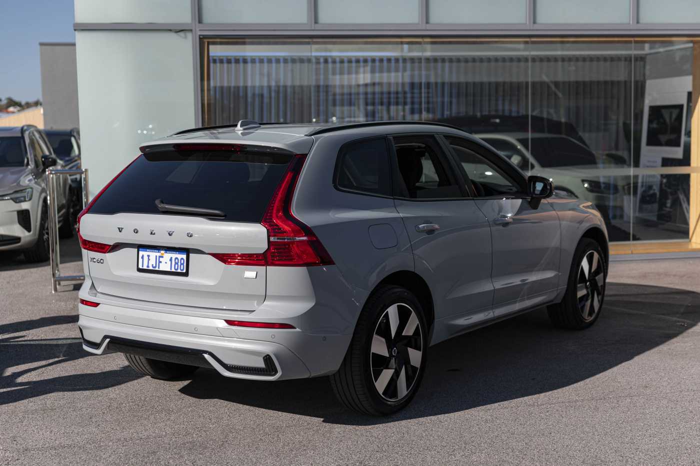 Volvo  XC60 Recharge Plus, T8 AWD Plug-in hybrid, Electric/Petrol, Dark