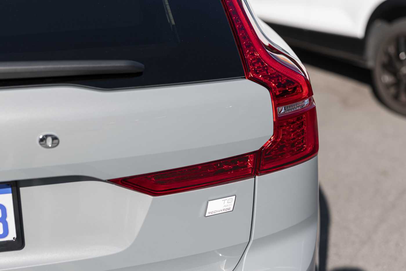 Volvo  XC60 Recharge Plus, T8 AWD Plug-in hybrid, Electric/Petrol, Dark
