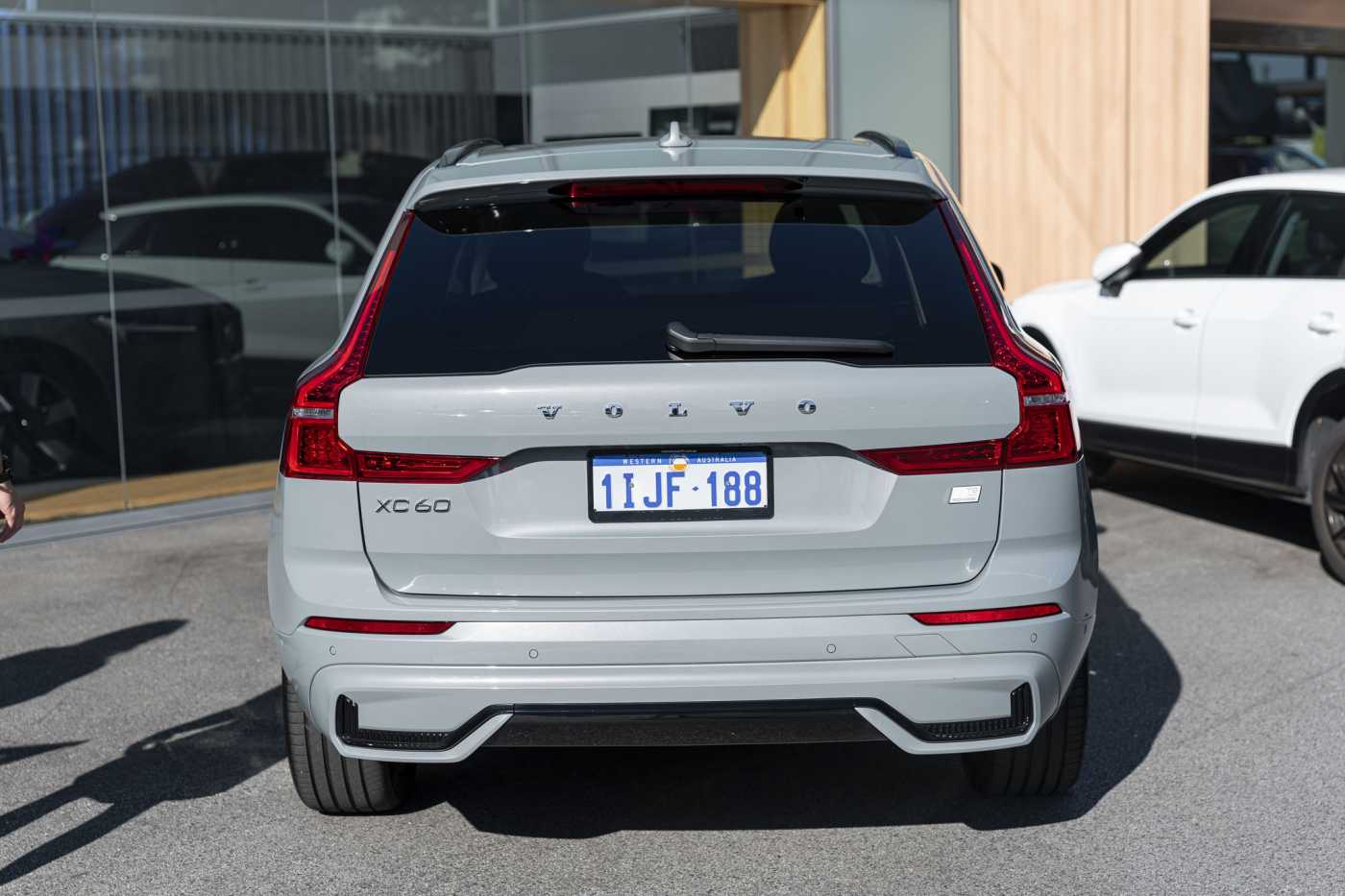 Volvo  XC60 Recharge Plus, T8 AWD Plug-in hybrid, Electric/Petrol, Dark