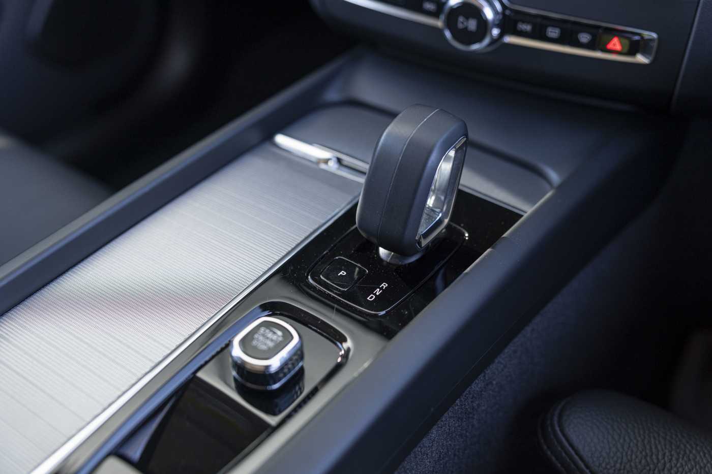 Volvo  XC60 Recharge Plus, T8 AWD Plug-in hybrid, Electric/Petrol, Dark