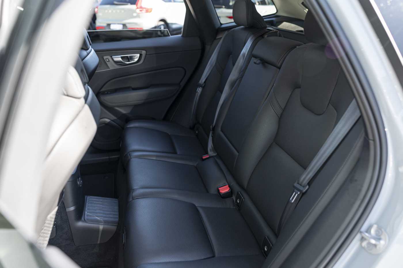 Volvo  XC60 Recharge Plus, T8 AWD Plug-in hybrid, Electric/Petrol, Dark