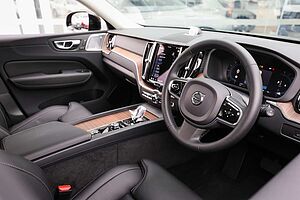 Volvo  XC60 Ultimate, B6 Mild Hybrid, Petrol, Dark