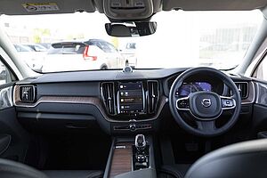 Volvo  XC60 Ultimate, B6 Mild Hybrid, Petrol, Dark