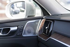 Volvo  XC60 Ultimate, B5 Mild Hybrid, Petrol, Bright