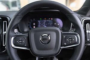 Volvo  XC40 Ultimate, B5 Mild Hybrid, Petrol, Dark