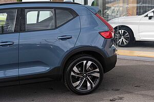 Volvo  XC40 Ultimate, B5 Mild Hybrid, Petrol, Dark