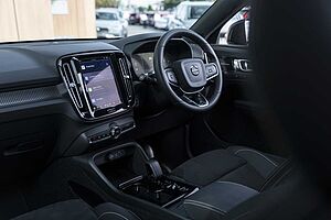Volvo  XC40 Ultimate, B5 Mild Hybrid, Petrol, Dark