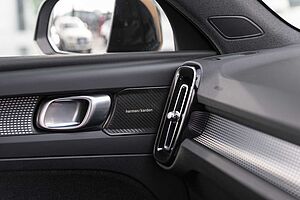 Volvo  XC40 Ultimate, B5 Mild Hybrid, Petrol, Dark