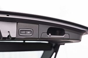 Volvo  XC60 Ultimate, B6 AWD mild hybrid, Petrol, Dark
