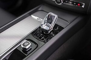 Volvo  XC60 Ultimate, B6 AWD mild hybrid, Petrol, Dark