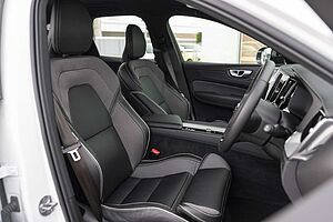 Volvo  XC60 Ultimate, B6 AWD mild hybrid, Petrol, Dark