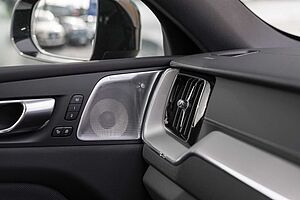 Volvo  XC60 Ultimate, B6 AWD mild hybrid, Petrol, Dark