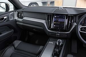 Volvo  XC60 Ultimate, B6 AWD mild hybrid, Petrol, Dark
