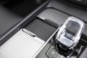 Volvo  XC60 Ultimate, B6 AWD mild hybrid, Petrol, Dark