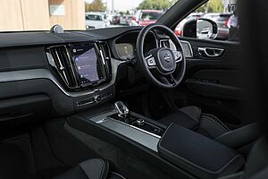 Volvo  XC60 Ultimate, B6 AWD mild hybrid, Petrol, Dark