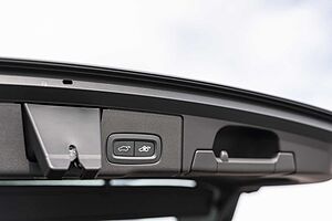 Volvo  XC60 Ultimate, B6 AWD mild hybrid, Petrol, Dark