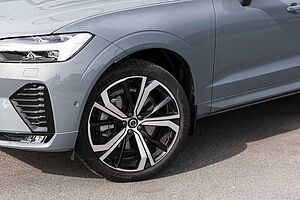Volvo  XC60 Ultimate, B6 AWD mild hybrid, Petrol, Dark