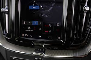 Volvo  XC60 Ultimate, B6 AWD mild hybrid, Petrol, Dark