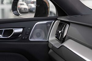 Volvo  XC60 Ultimate, B6 AWD mild hybrid, Petrol, Dark