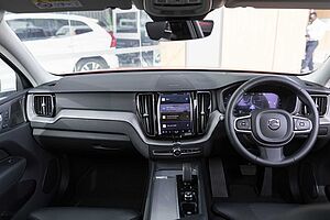 Volvo  XC60 Plus, B5 Mild Hybrid, Petrol