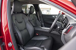 Volvo  XC60 Plus, B5 Mild Hybrid, Petrol