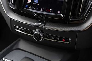 Volvo  XC60 Plus, B5 Mild Hybrid, Petrol