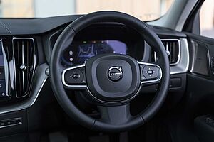 Volvo  XC60 Plus, B5 Mild Hybrid, Petrol