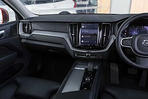 Volvo  XC60 Plus, B5 Mild Hybrid, Petrol