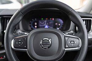 Volvo  XC60 Plus, B5 Mild Hybrid, Petrol