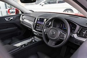 Volvo  XC60 Plus, B5 Mild Hybrid, Petrol