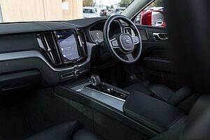 Volvo  XC60 Plus, B5 Mild Hybrid, Petrol