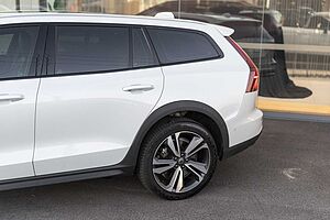 Volvo  V60 Cross Country Ultimate, B5 AWD Mild hybrid, Petrol, Bright