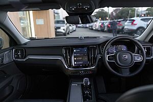 Volvo  V60 Cross Country Ultimate, B5 AWD Mild hybrid, Petrol, Bright