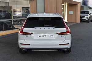 Volvo  V60 Cross Country Ultimate, B5 AWD Mild hybrid, Petrol, Bright