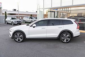 Volvo  V60 Cross Country Ultimate, B5 AWD Mild hybrid, Petrol, Bright