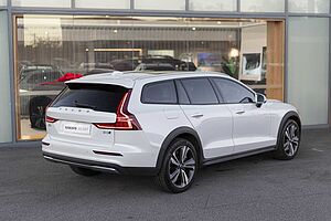 Volvo  V60 Cross Country Ultimate, B5 AWD Mild hybrid, Petrol, Bright