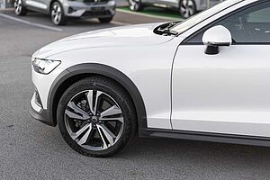 Volvo  V60 Cross Country Ultimate, B5 AWD Mild hybrid, Petrol, Bright