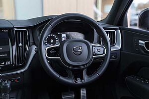 Volvo  XC60 T6 R-Design AWD