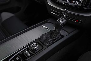Volvo  XC60 T6 R-Design AWD