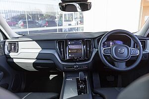Volvo  XC60 Recharge Plus, T8 AWD Plug-in hybrid, Electric/Petrol, Dark