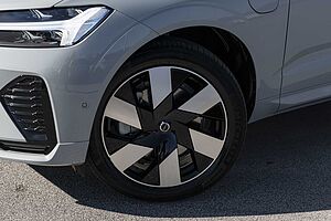 Volvo  XC60 Recharge Plus, T8 AWD Plug-in hybrid, Electric/Petrol, Dark